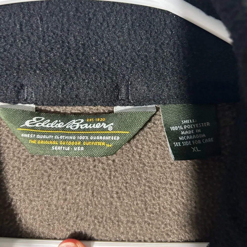 Eddie Bauer Polartec Fleece Vest. Size XL. Brown with Black Zip/Collar. - Picture 3 of 9